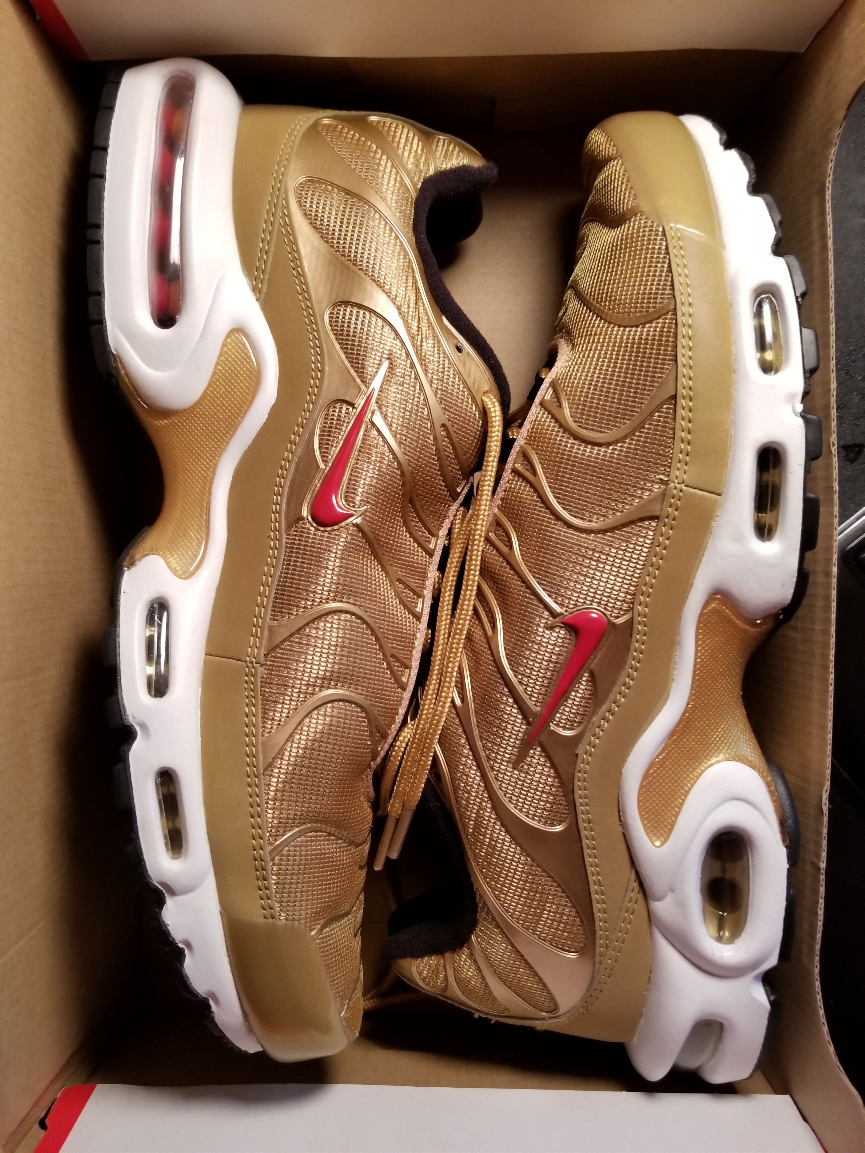 air max plus qs metallic gold