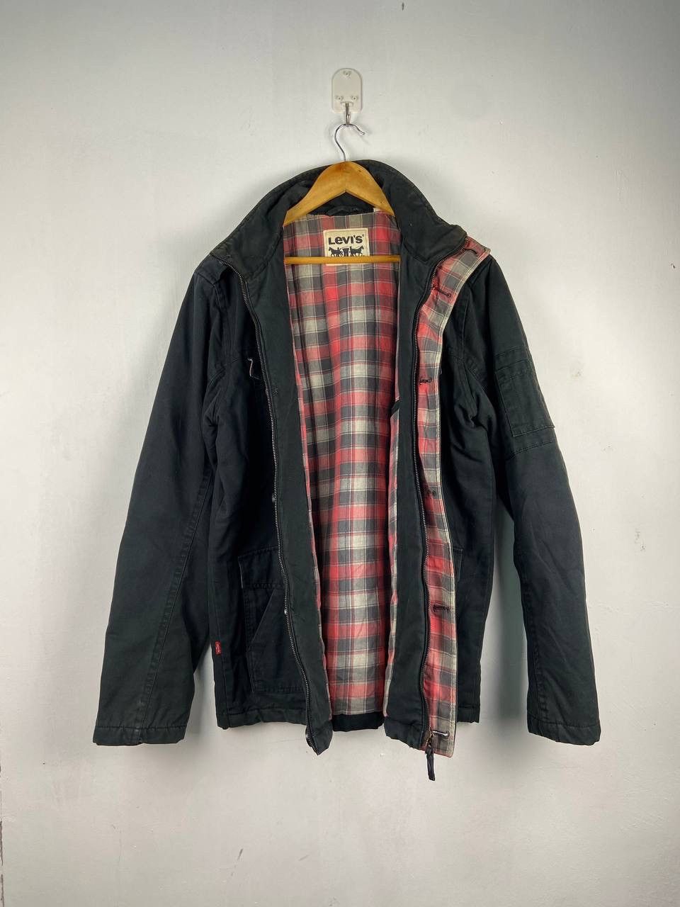 image of Steals Vintage Levis Jacket Multipocket Plaid Tartan Lining in Black, Men's (Size XL)