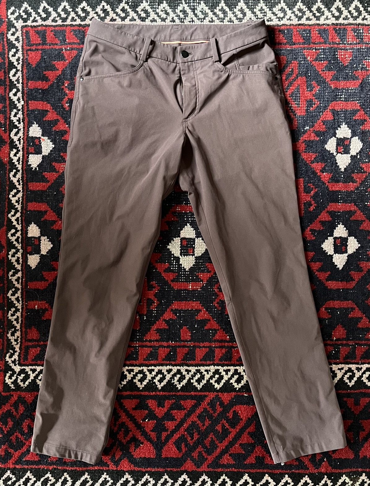 Lululemon Lululemon ABC Casual Fit Warpstreme Men’sPants 33x32 Size US 33 - 1 Thumbnail