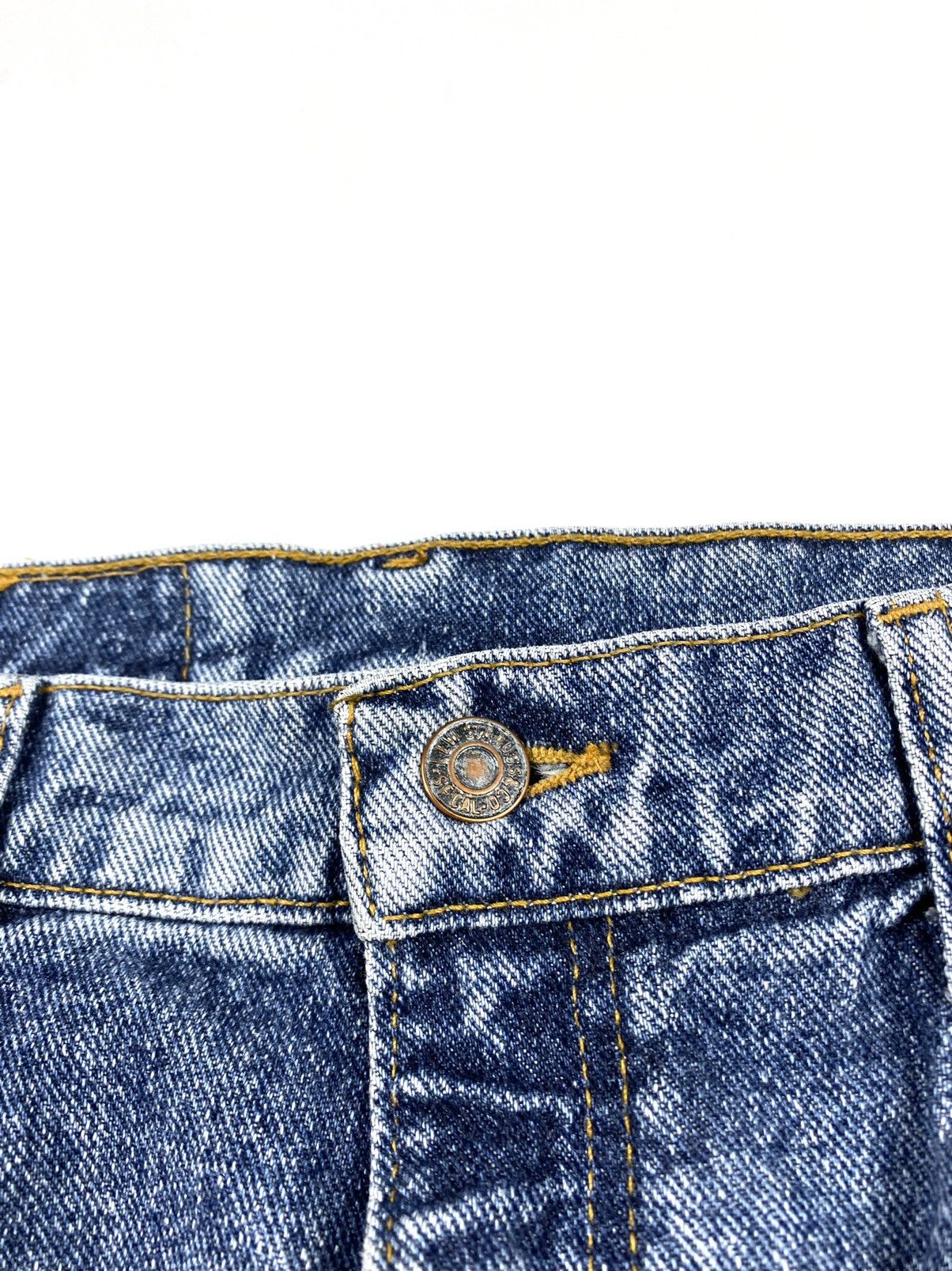 Levi's 90’s 🇺🇸 Vintage Levi’s 550 Light Wash Denim Pants 35x31 Size US 35 - 6 Thumbnail