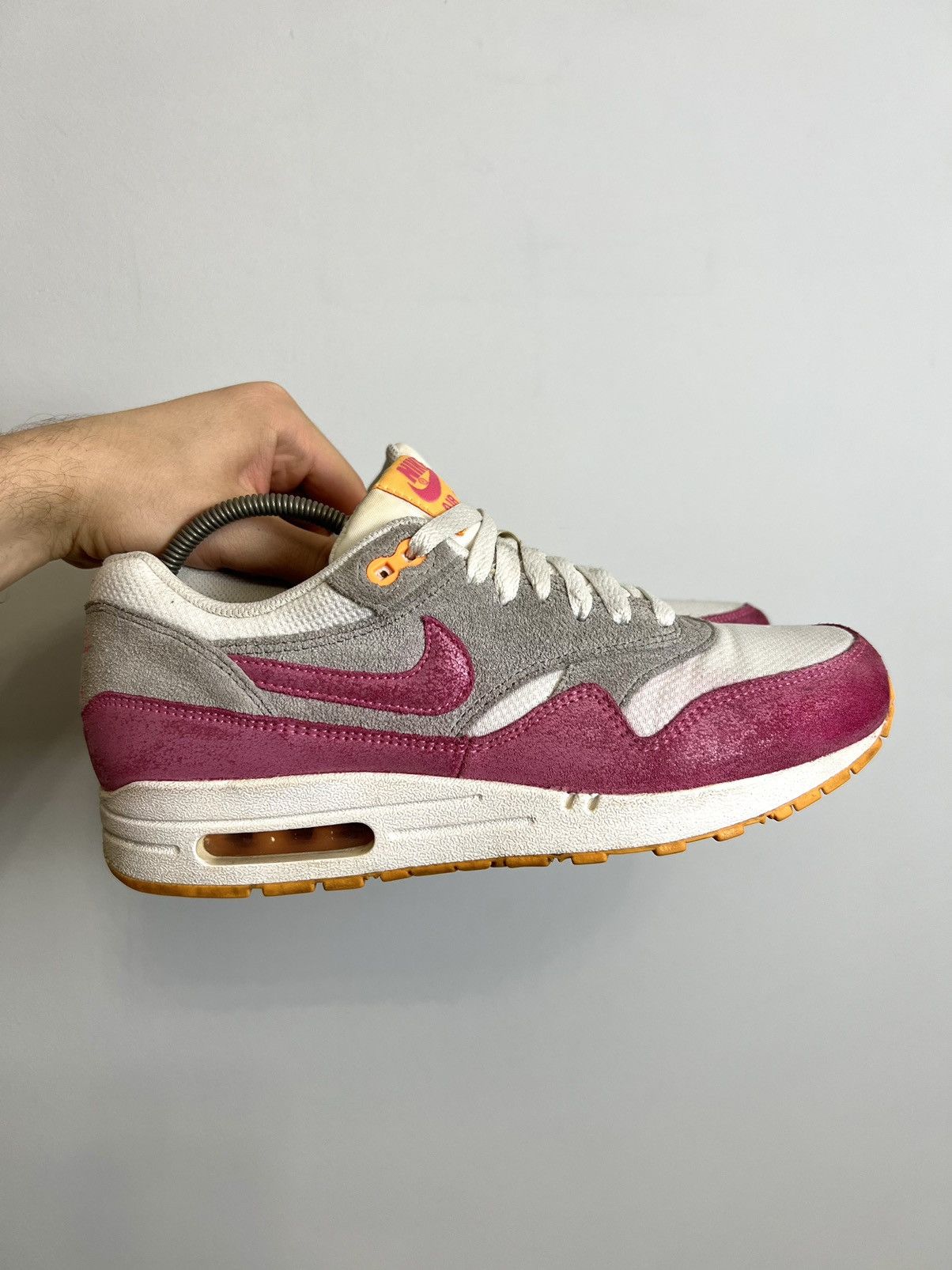 Nike RARE NIKE AIR MAX 1 ESSENTIAL WOMEN'S 40EU 599820-107 Size US 8.5 / IT 38.5 - 1 Thumbnail