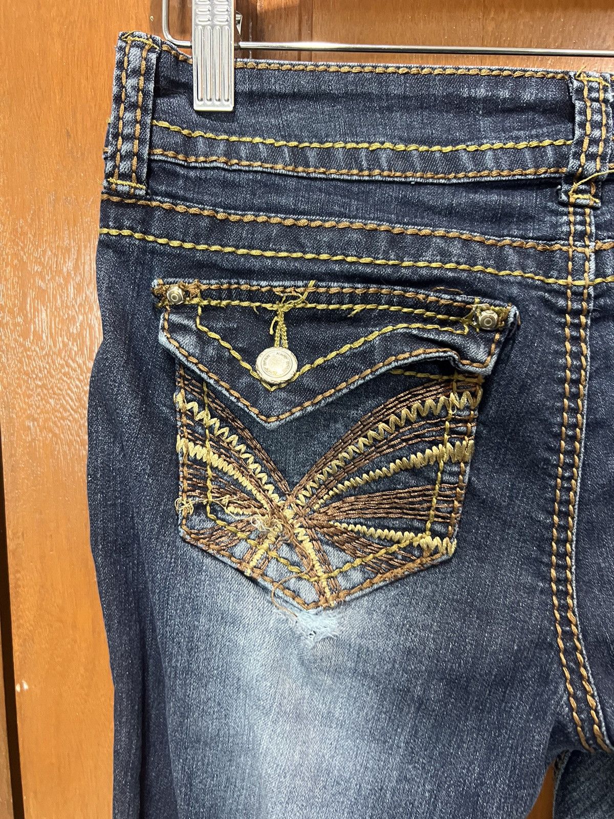 Japanese Brand × Vintage Embroidery Almost Famous Distressed Denim Size 31" - 8 Thumbnail