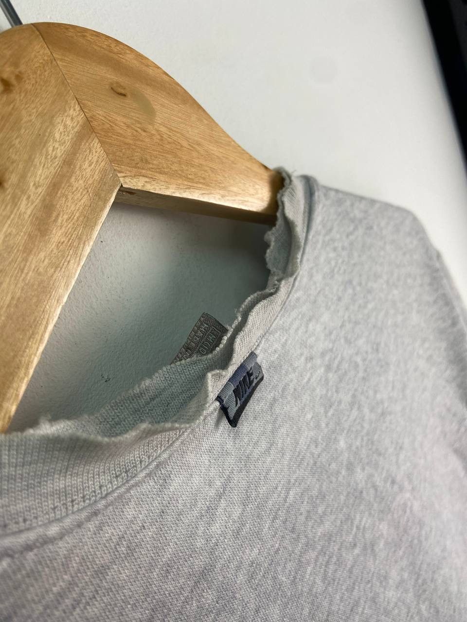 Nike Vintage Diatressed Nike Center Swoosh Sweatshirt Spellout Size US M / EU 48-50 / 2 - 9 Thumbnail