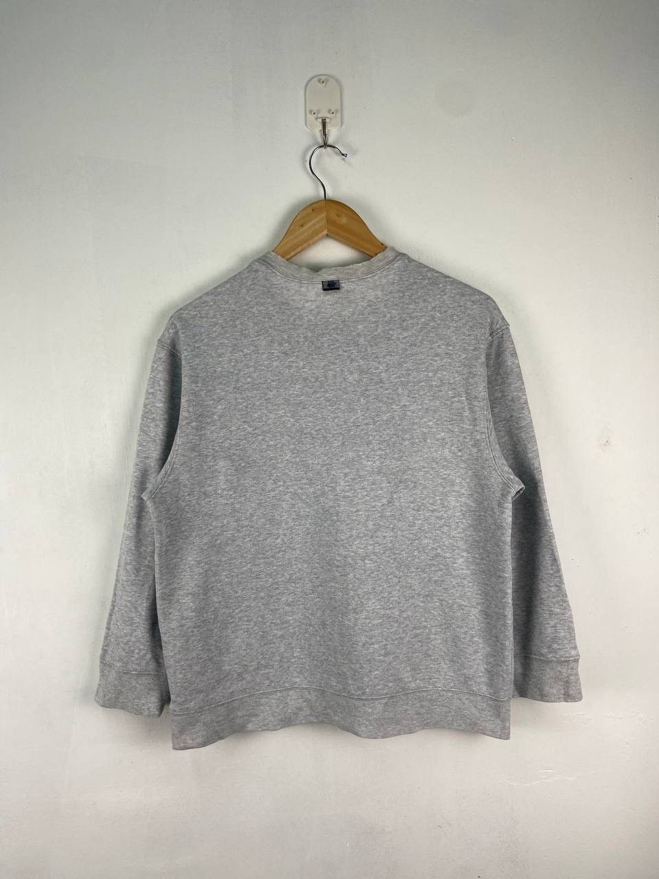 Nike Vintage Diatressed Nike Center Swoosh Sweatshirt Spellout Size US M / EU 48-50 / 2 - 5 Thumbnail