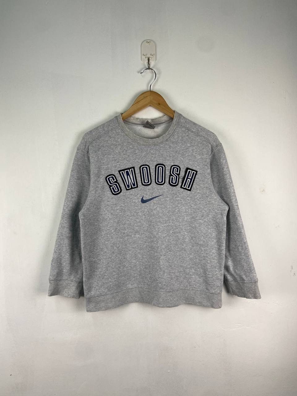 Nike Vintage Diatressed Nike Center Swoosh Sweatshirt Spellout Size US M / EU 48-50 / 2 - 1 Thumbnail