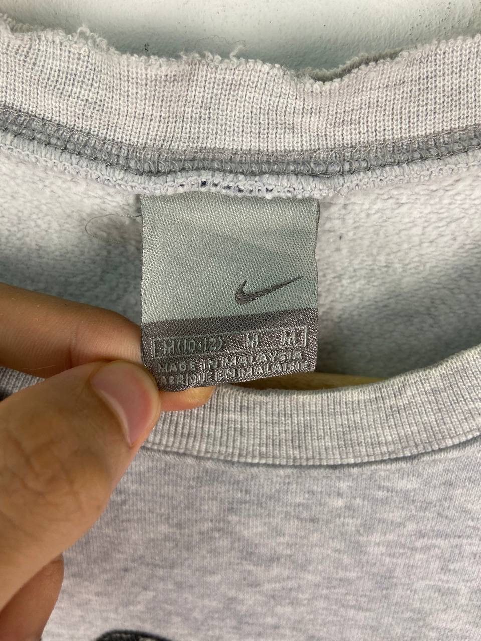 Nike Vintage Diatressed Nike Center Swoosh Sweatshirt Spellout Size US M / EU 48-50 / 2 - 3 Thumbnail