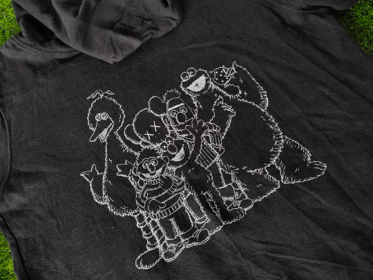 Kaws × Uniqlo Kaws x Sesame Street x UT Hoodie Size XL Size US XL / EU 56 / 4 - 2 Thumbnail