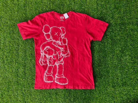Kaws × Uniqlo Kaws x Uniqlo Tshirt Size Medium Size US M / EU 48-50 / 2 - 1 Thumbnail