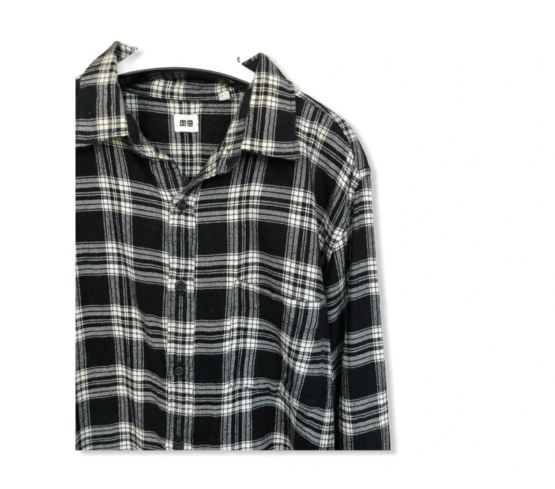 Japanese Brand Japanese Brand Uniqlo Plaid Tartan Flannel Shirt 👕 Size US XL / EU 56 / 4 - 2 Thumbnail