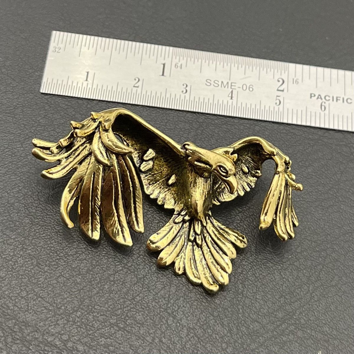 Jewelry Flying Eagle Vintage Style Gold Pin Brooch Size ONE SIZE - 1 Thumbnail
