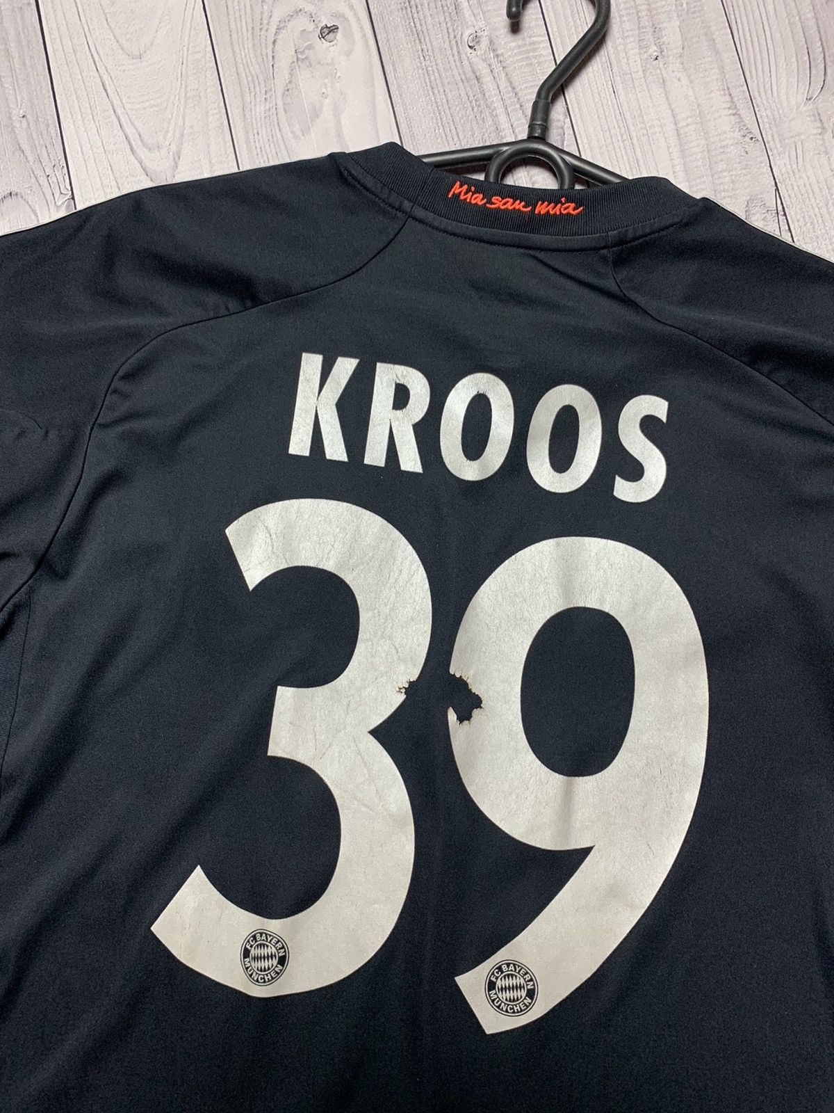 Vintage Vintage soccer jersey Bayern Munich Kroos 39 adidas size S/M Size US S / EU 44-46 / 1 - 6 Thumbnail