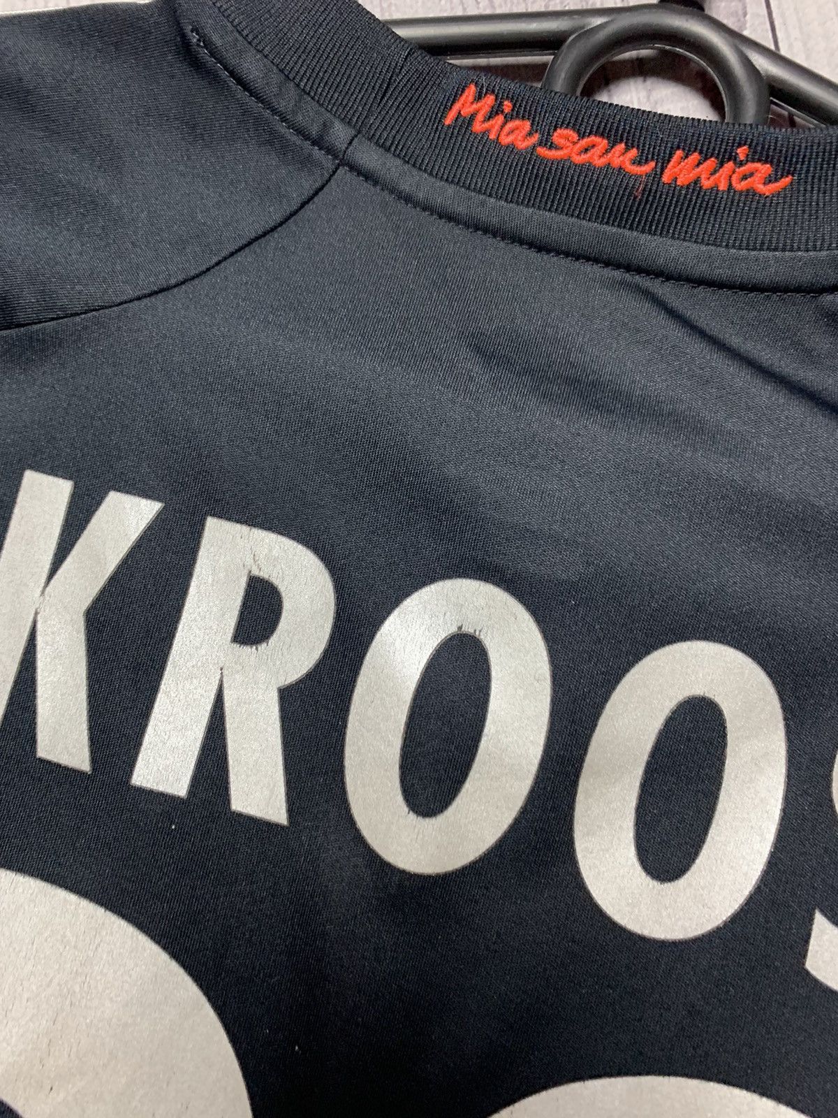 Vintage Vintage soccer jersey Bayern Munich Kroos 39 adidas size S/M Size US S / EU 44-46 / 1 - 8 Thumbnail