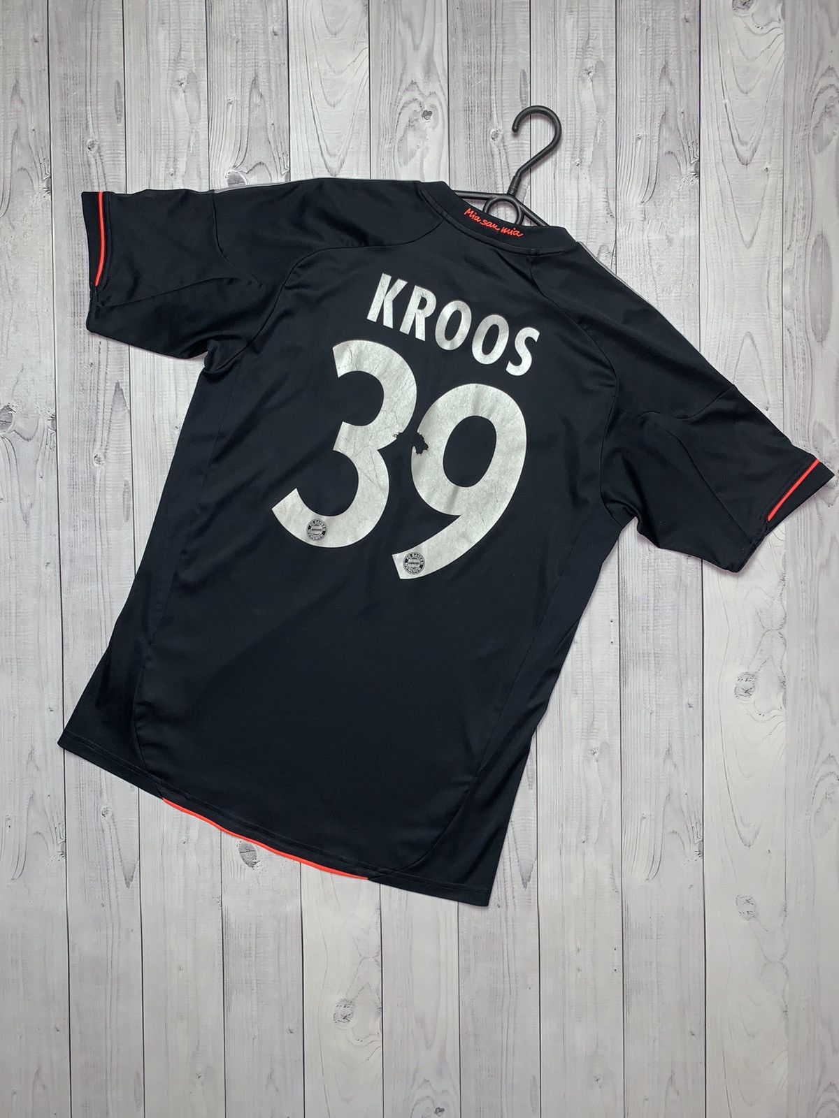 Vintage Vintage soccer jersey Bayern Munich Kroos 39 adidas size S/M Size US S / EU 44-46 / 1 - 1 Thumbnail
