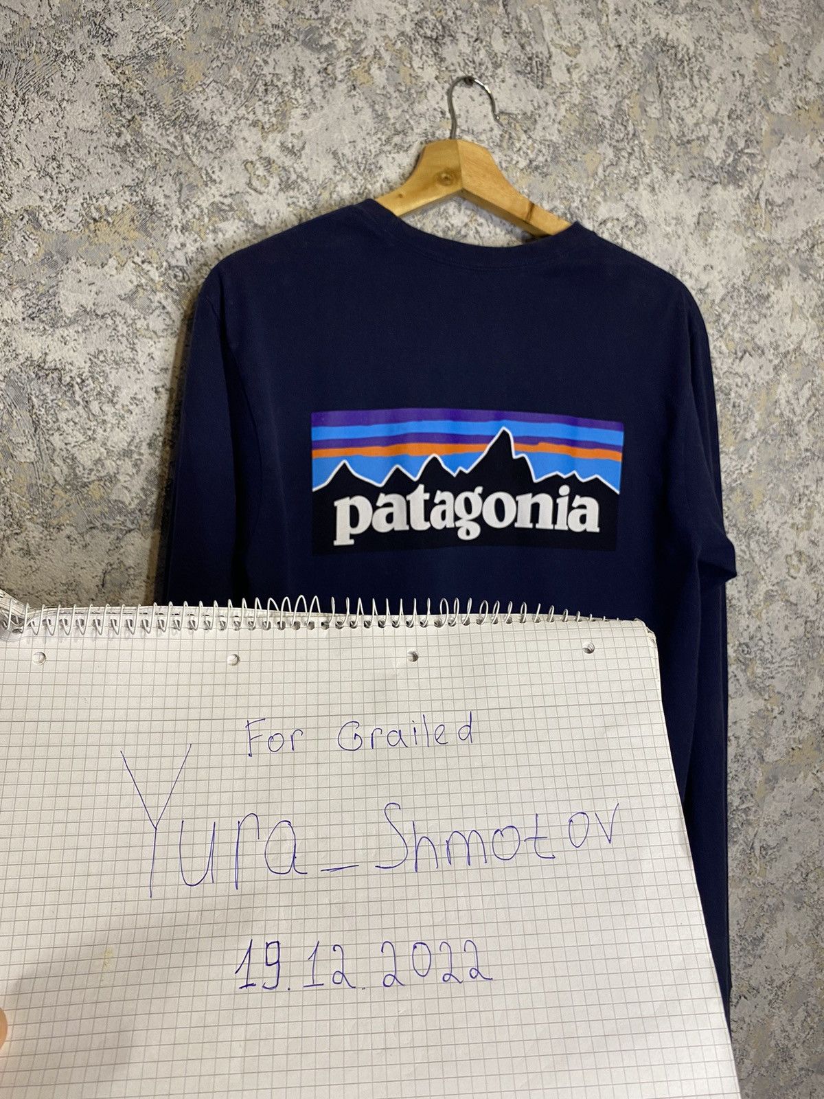 Patagonia Men’s Patagonia Long Sleeve Shirt Big Logo Size S Pullover Size US S / EU 44-46 / 1 - 5 Thumbnail