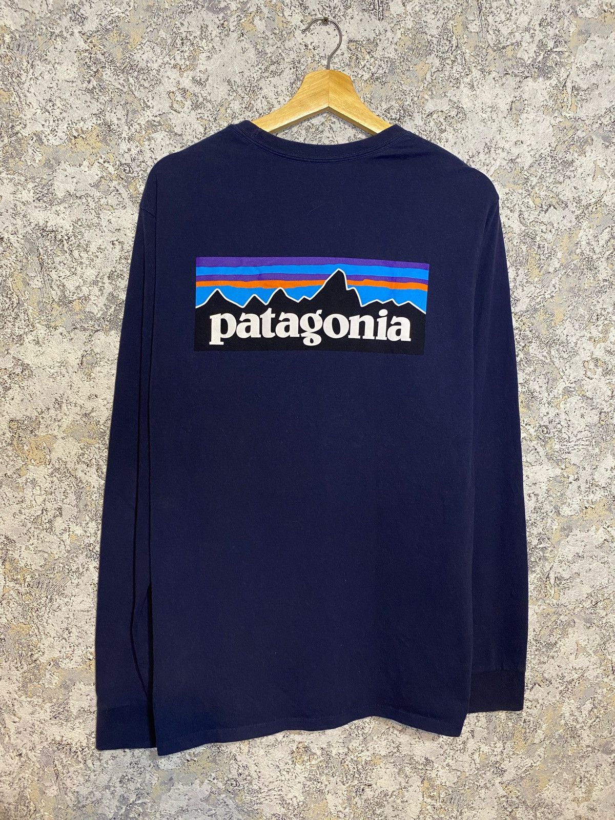 Patagonia Men’s Patagonia Long Sleeve Shirt Big Logo Size S Pullover Size US S / EU 44-46 / 1 - 1 Thumbnail
