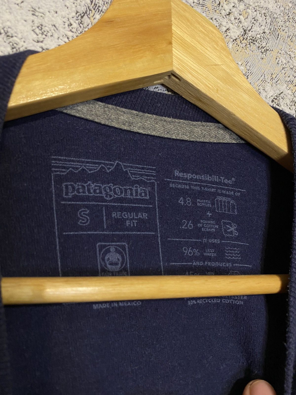 Patagonia Men’s Patagonia Long Sleeve Shirt Big Logo Size S Pullover Size US S / EU 44-46 / 1 - 7 Thumbnail