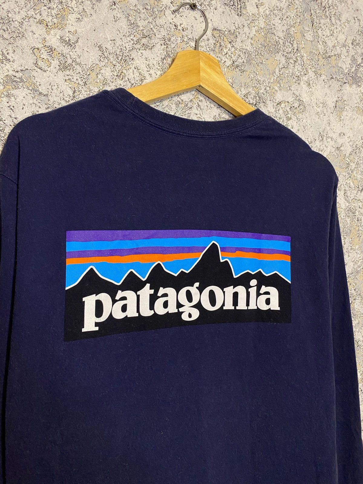 Patagonia Men’s Patagonia Long Sleeve Shirt Big Logo Size S Pullover Size US S / EU 44-46 / 1 - 3 Thumbnail
