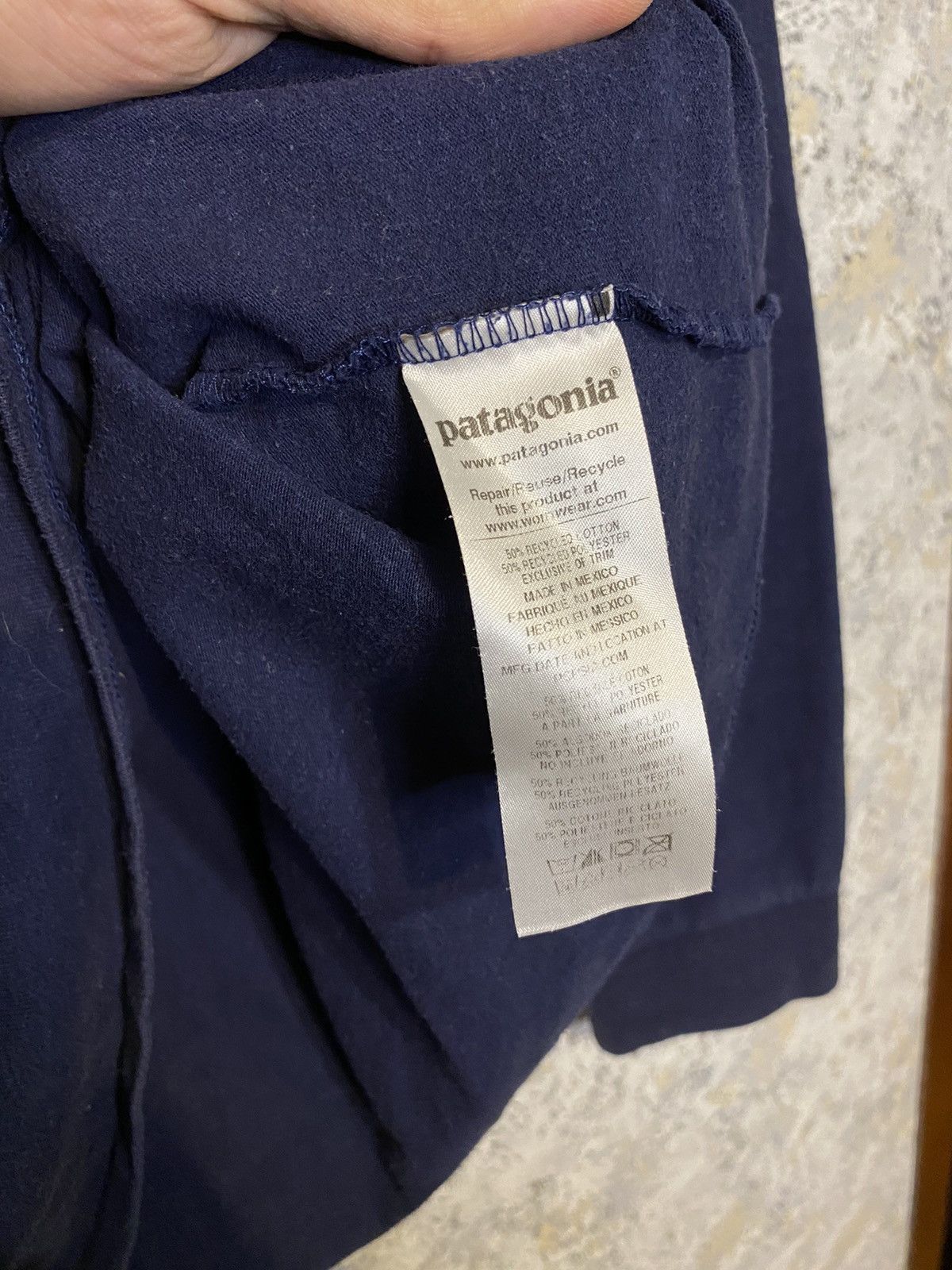 Patagonia Men’s Patagonia Long Sleeve Shirt Big Logo Size S Pullover Size US S / EU 44-46 / 1 - 8 Thumbnail