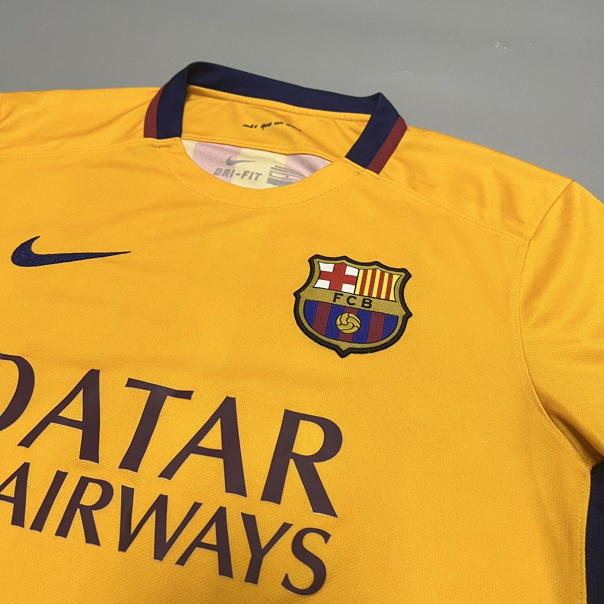 Nike Vintage Nike F.C Barcelona T-shirt tee RARE 🔥 Size US S / EU 44-46 / 1 - 5 Thumbnail