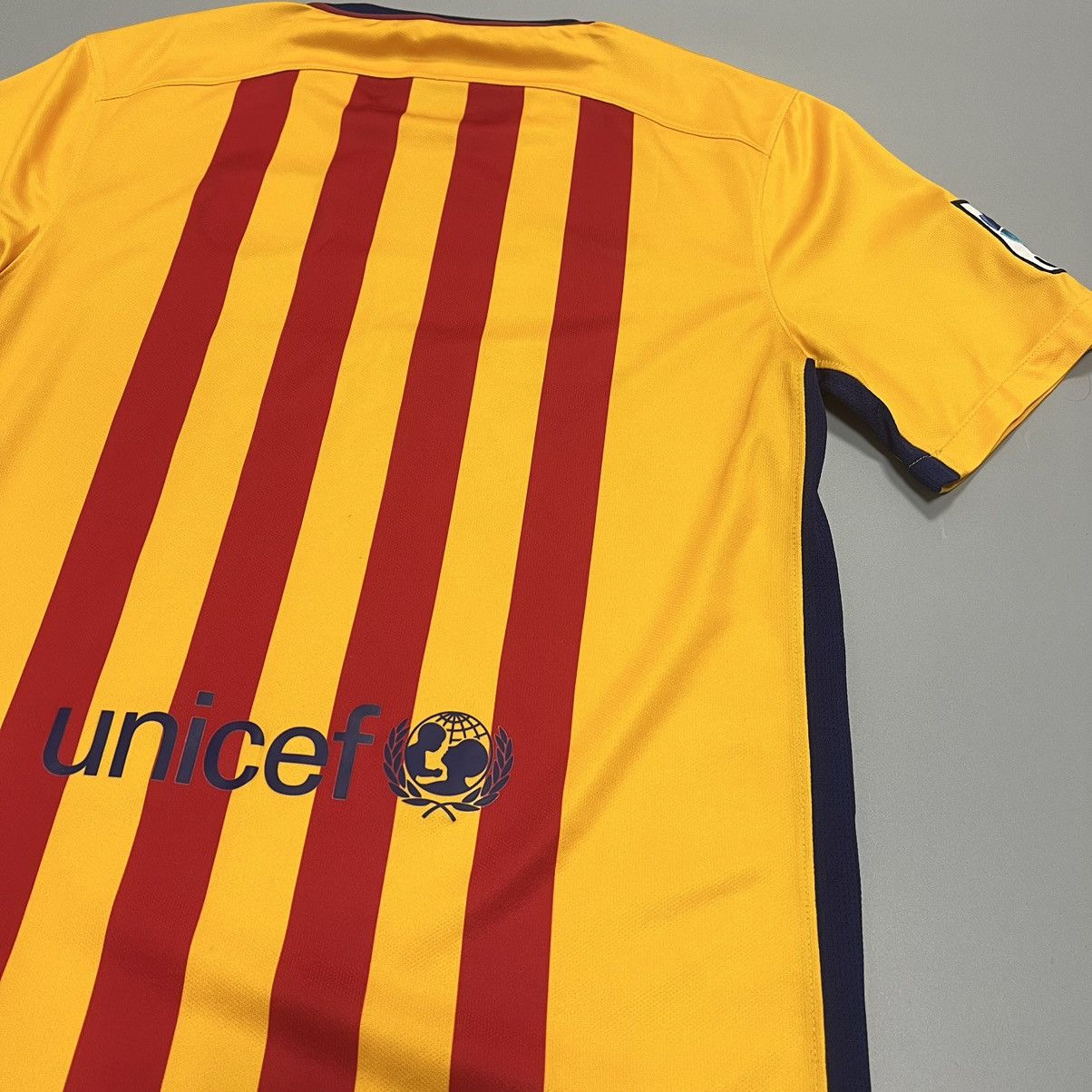 Nike Vintage Nike F.C Barcelona T-shirt tee RARE 🔥 Size US S / EU 44-46 / 1 - 13 Thumbnail
