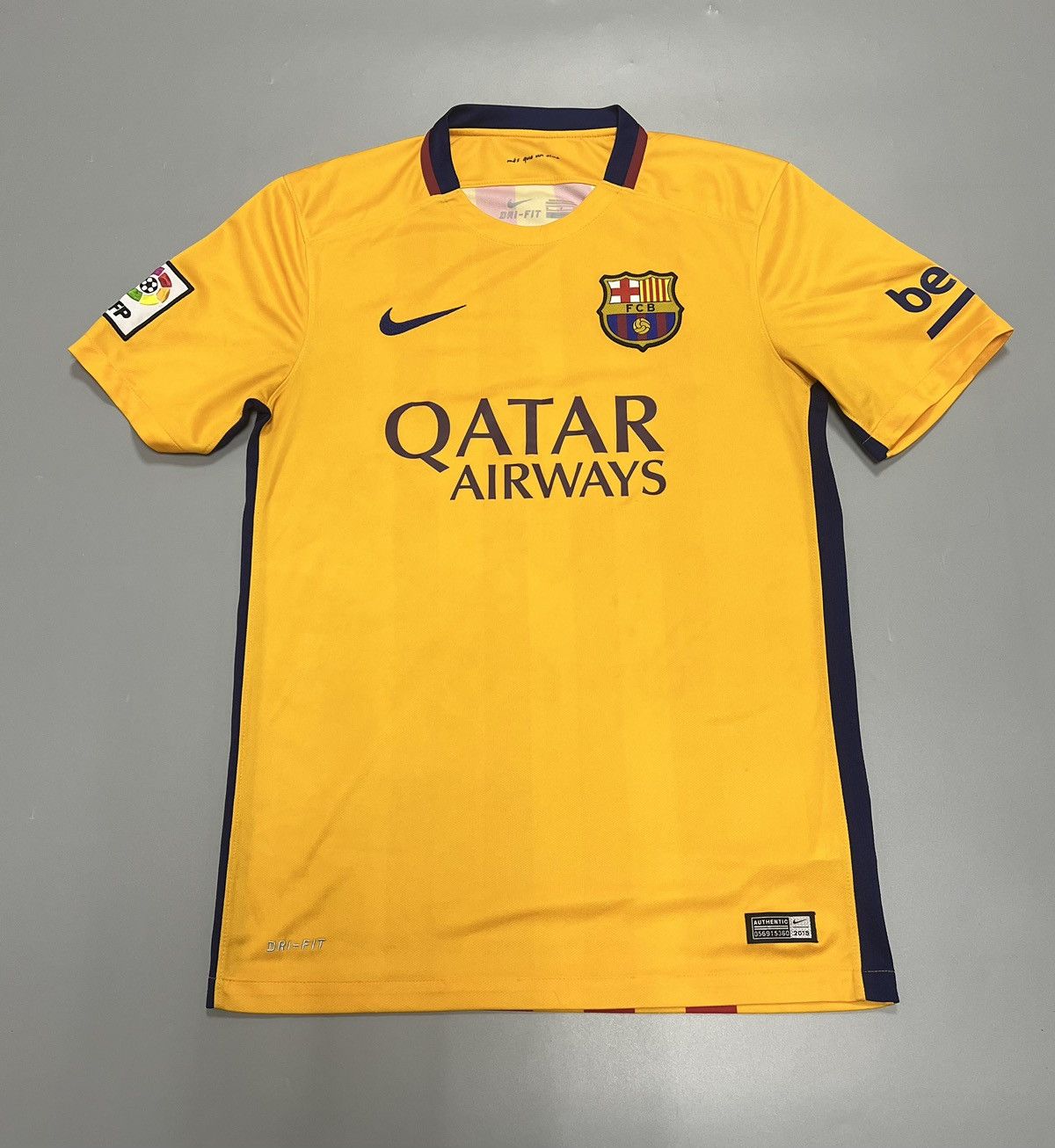 Nike Vintage Nike F.C Barcelona T-shirt tee RARE 🔥 Size US S / EU 44-46 / 1 - 1 Thumbnail