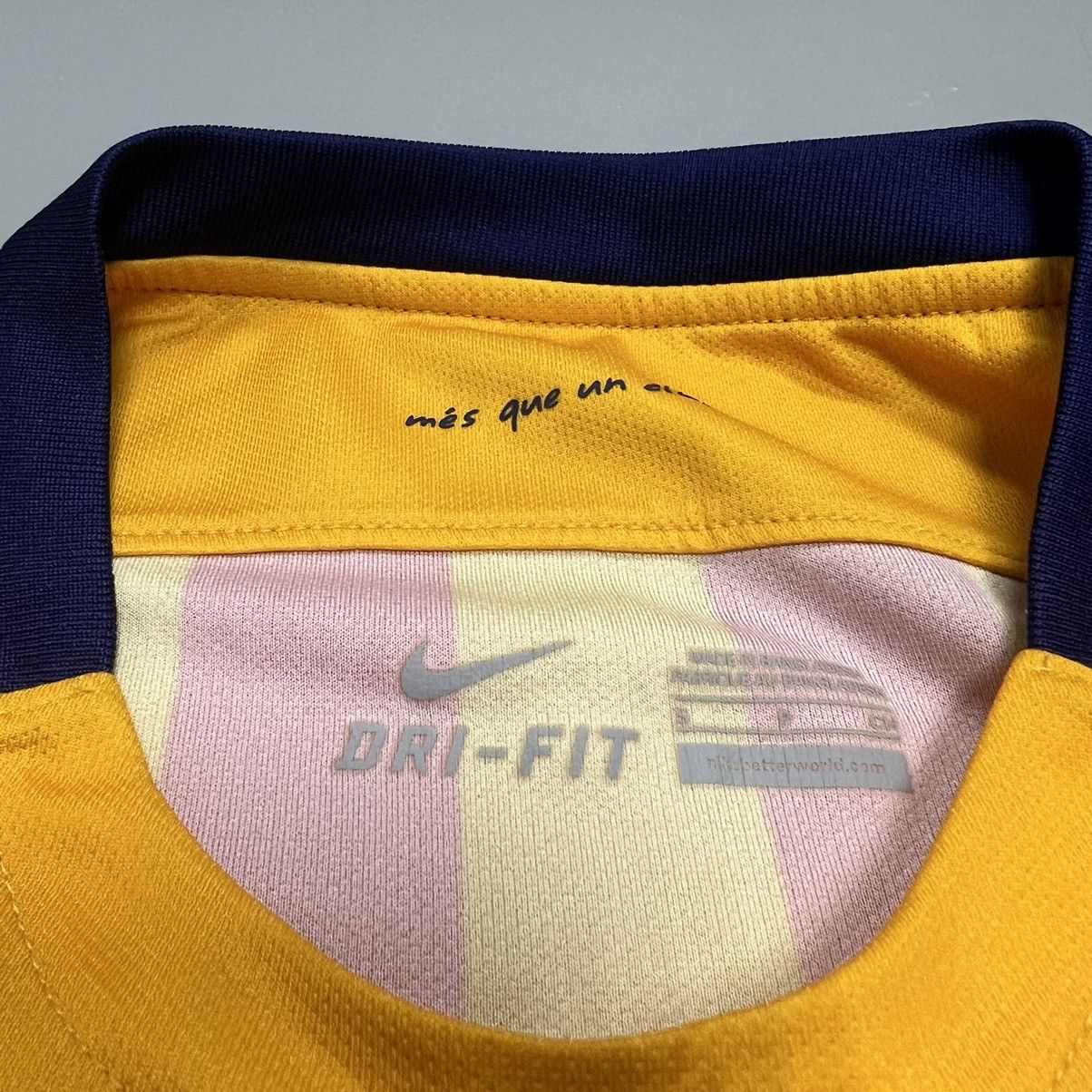 Nike Vintage Nike F.C Barcelona T-shirt tee RARE 🔥 Size US S / EU 44-46 / 1 - 10 Thumbnail