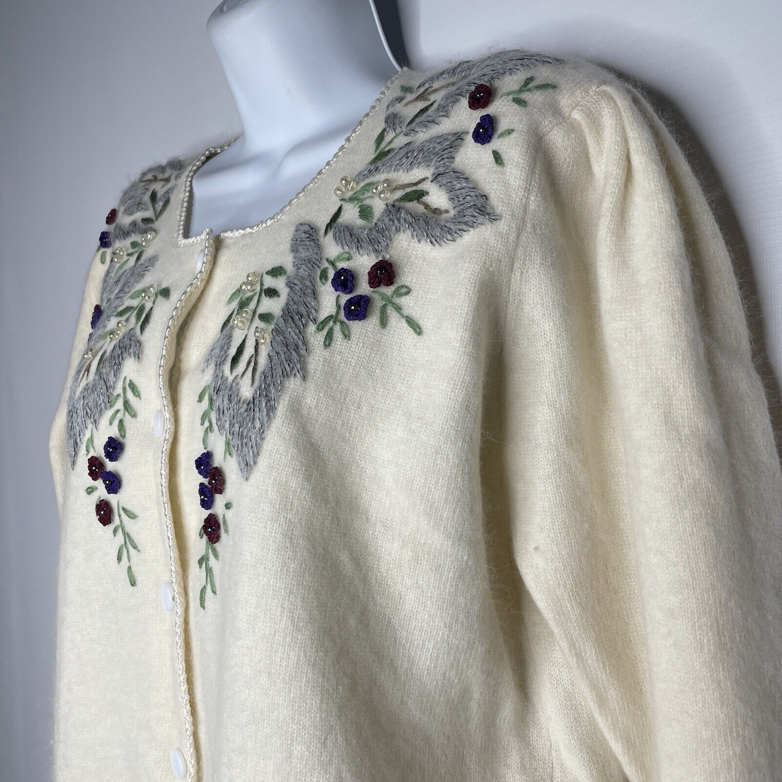 Vintage 80s Ivory Floral Embroidered Beaded Fuzzy Cardigan Sweater Size L / US 10 / IT 46 - 7 Thumbnail
