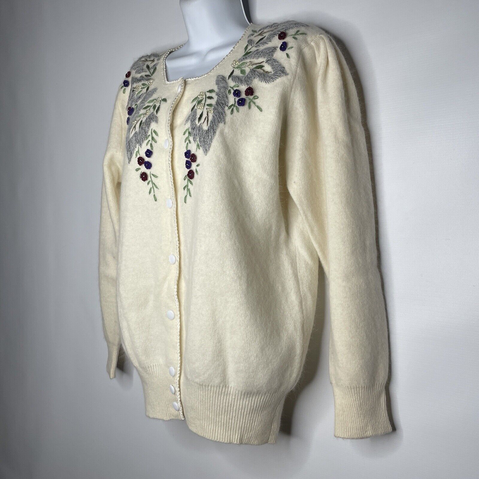 Vintage 80s Ivory Floral Embroidered Beaded Fuzzy Cardigan Sweater Size L / US 10 / IT 46 - 6 Thumbnail