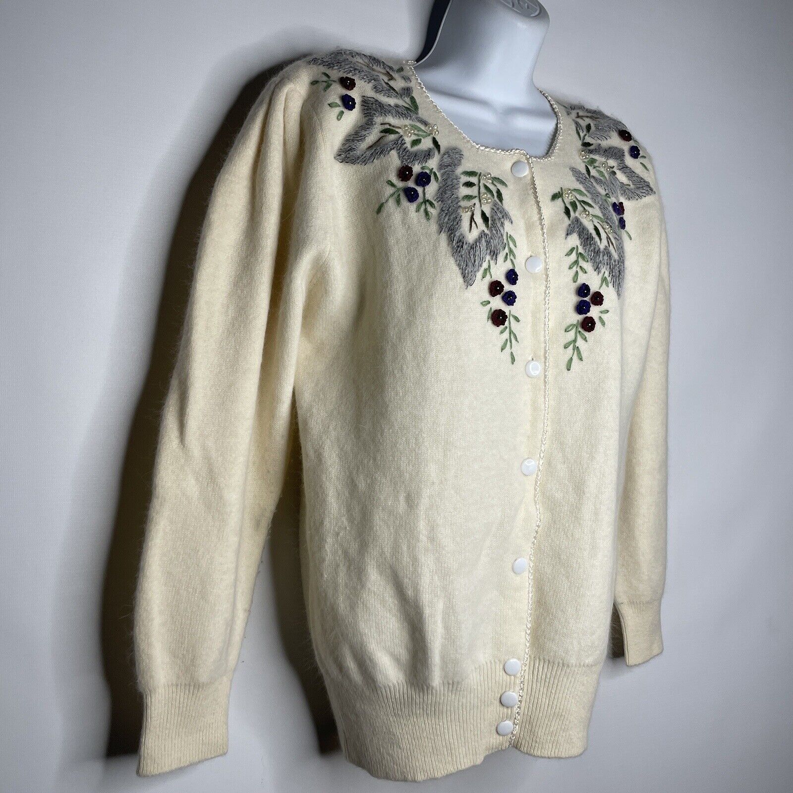 Vintage 80s Ivory Floral Embroidered Beaded Fuzzy Cardigan Sweater Size L / US 10 / IT 46 - 3 Thumbnail