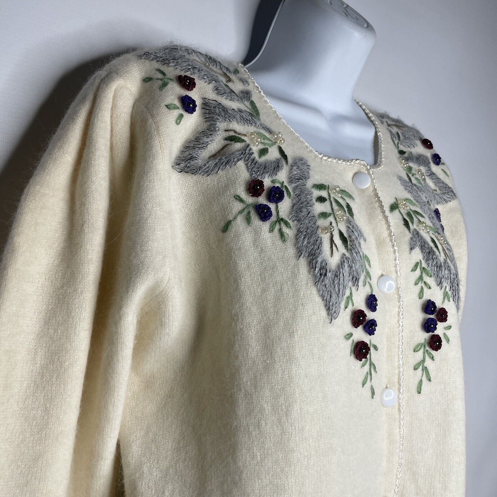 Vintage 80s Ivory Floral Embroidered Beaded Fuzzy Cardigan Sweater Size L / US 10 / IT 46 - 4 Thumbnail