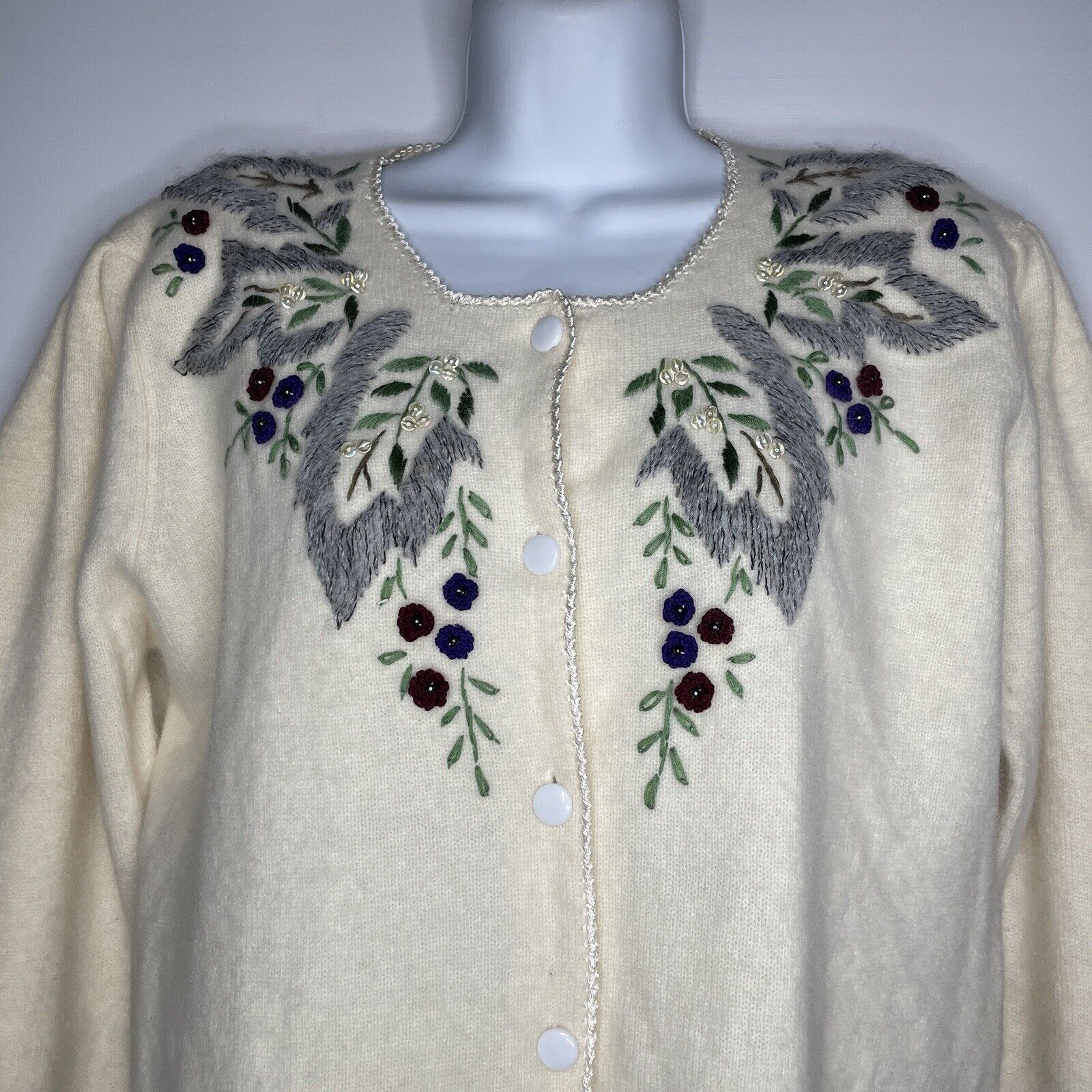 Vintage 80s Ivory Floral Embroidered Beaded Fuzzy Cardigan Sweater Size L / US 10 / IT 46 - 2 Preview