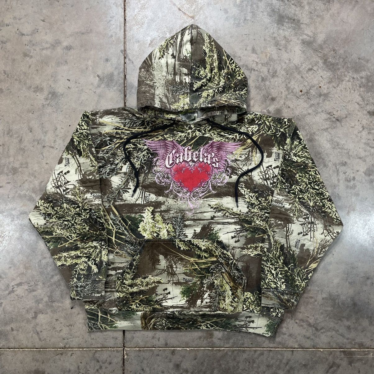 Vintage Vintage Y2K Cabelas Heart Logo Camo Hoodie Sweatshirt Boxy ...