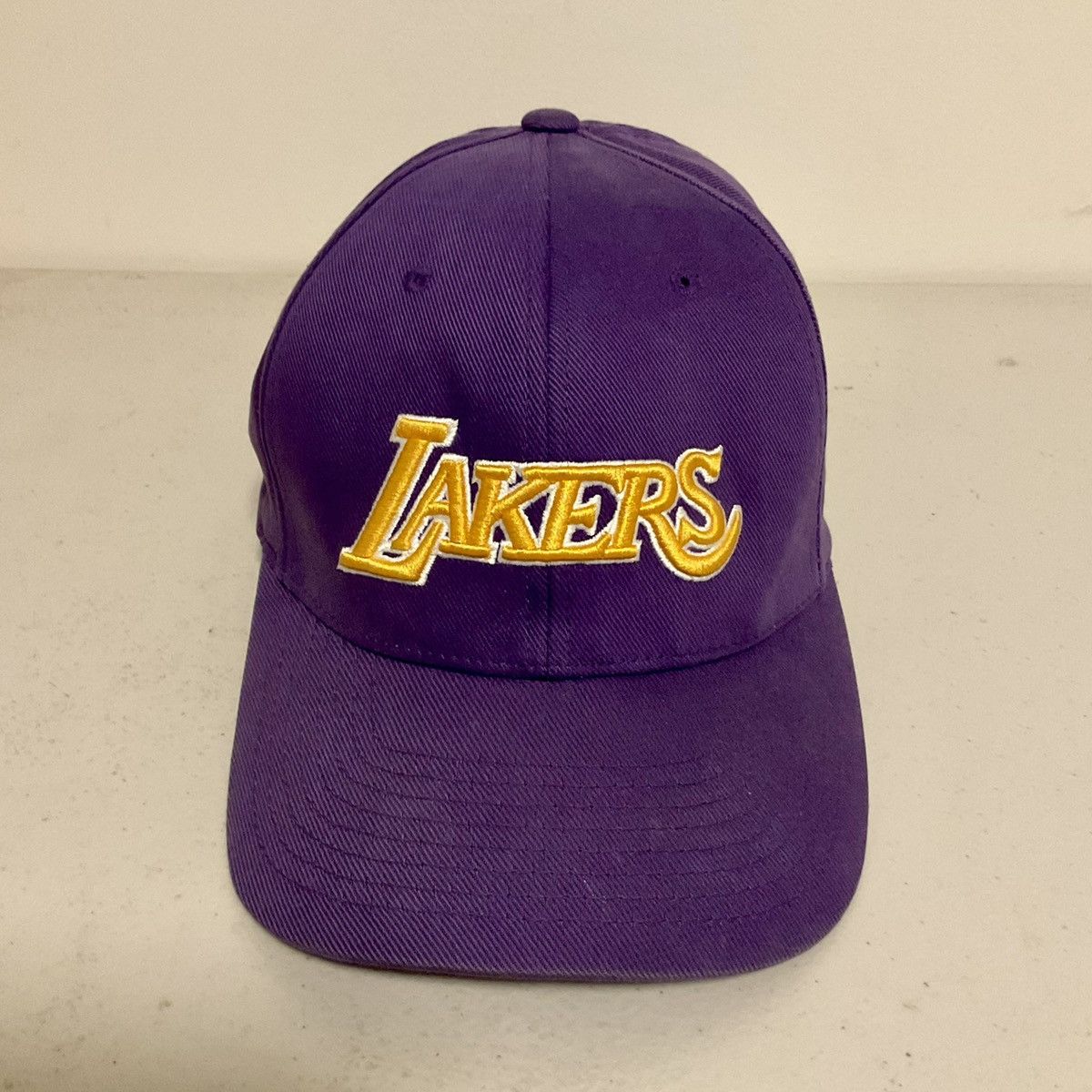 NBA Vintage Nike Los Angeles Lakers Gold Embroidered Purple Hat Size ONE SIZE - 2 Thumbnail