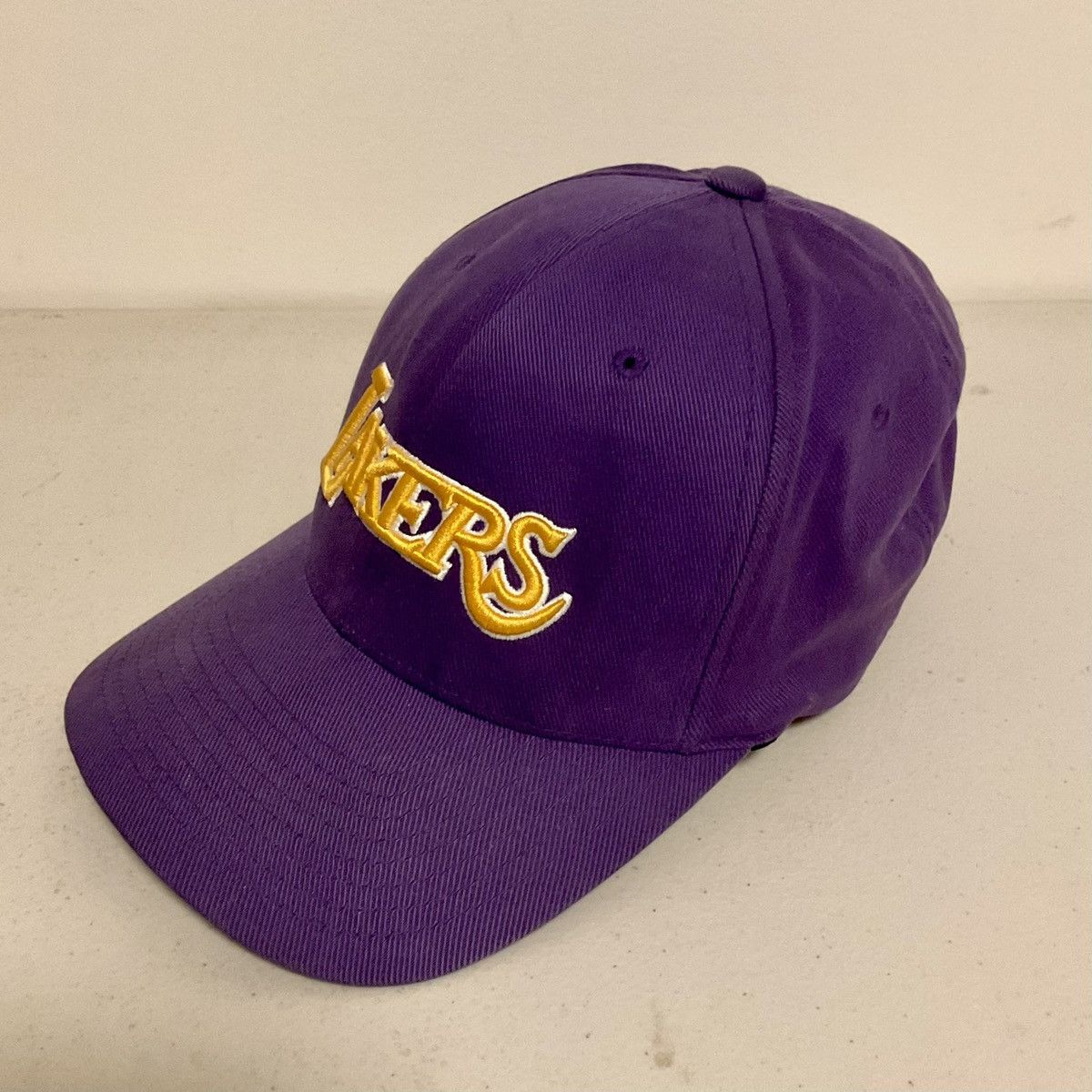NBA Vintage Nike Los Angeles Lakers Gold Embroidered Purple Hat Size ONE SIZE - 1 Thumbnail