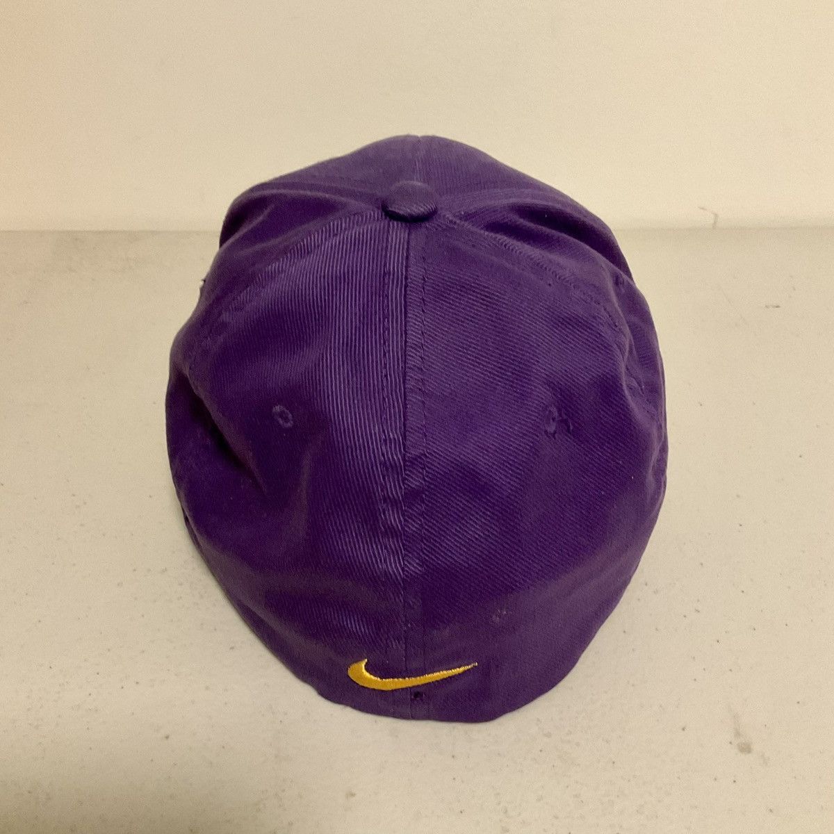 NBA Vintage Nike Los Angeles Lakers Gold Embroidered Purple Hat Size ONE SIZE - 4 Thumbnail