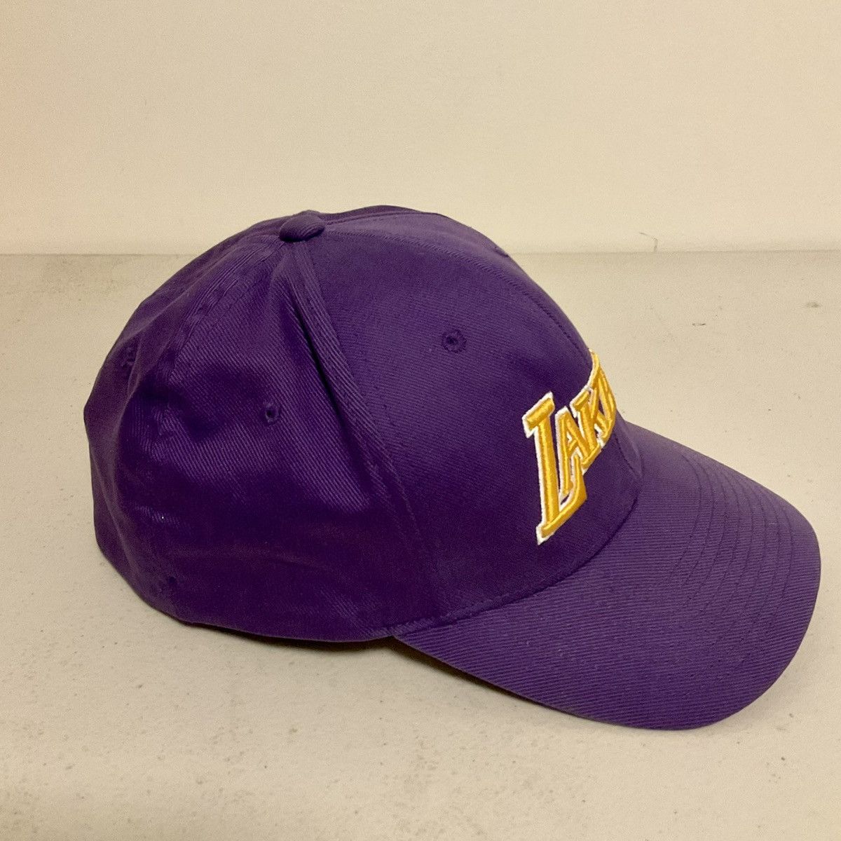 NBA Vintage Nike Los Angeles Lakers Gold Embroidered Purple Hat Size ONE SIZE - 3 Thumbnail