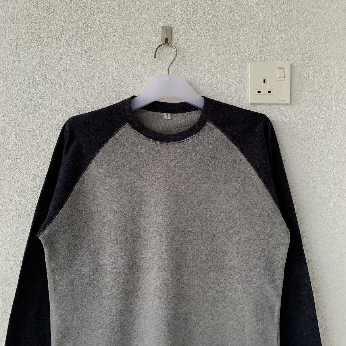 Japanese Brand × Uniqlo UNIQLO fleece long sleeve t shirt.. japanese brand Size US S / EU 44-46 / 1 - 2 Thumbnail