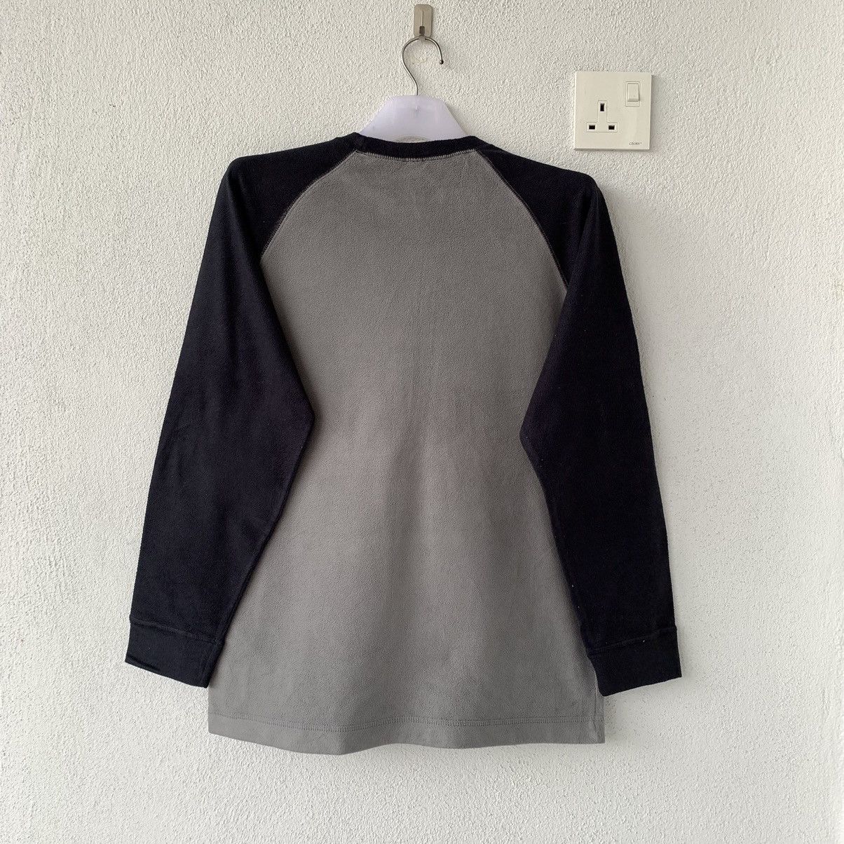 Japanese Brand × Uniqlo UNIQLO fleece long sleeve t shirt.. japanese brand Size US S / EU 44-46 / 1 - 5 Thumbnail
