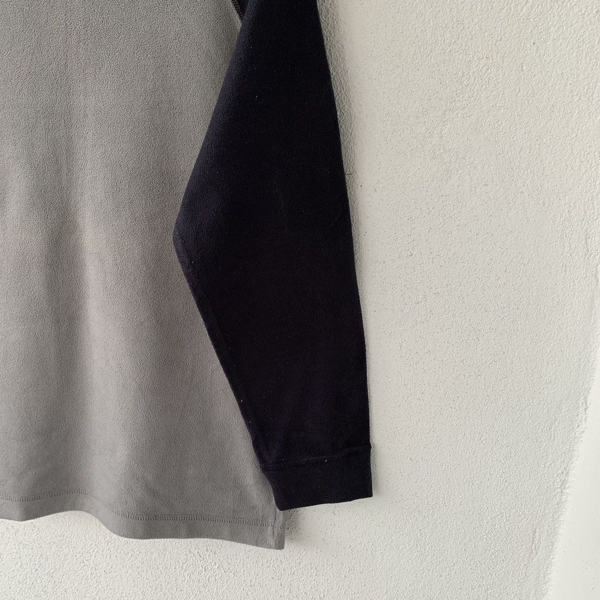 Japanese Brand × Uniqlo UNIQLO fleece long sleeve t shirt.. japanese brand Size US S / EU 44-46 / 1 - 8 Thumbnail