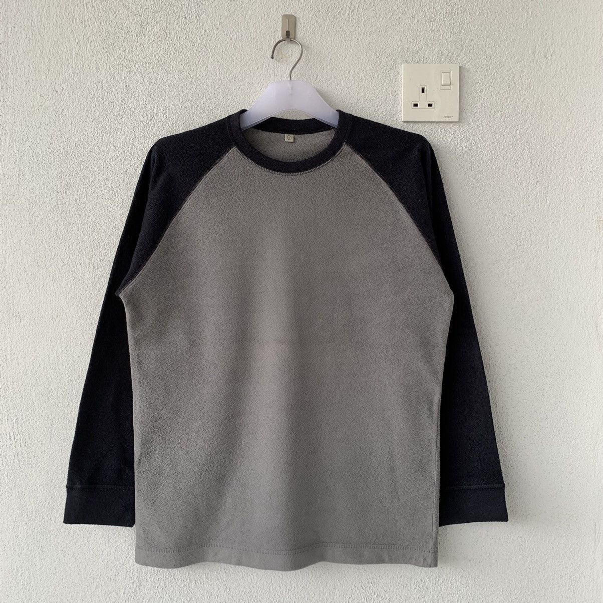 Japanese Brand × Uniqlo UNIQLO fleece long sleeve t shirt.. japanese brand Size US S / EU 44-46 / 1 - 1 Thumbnail