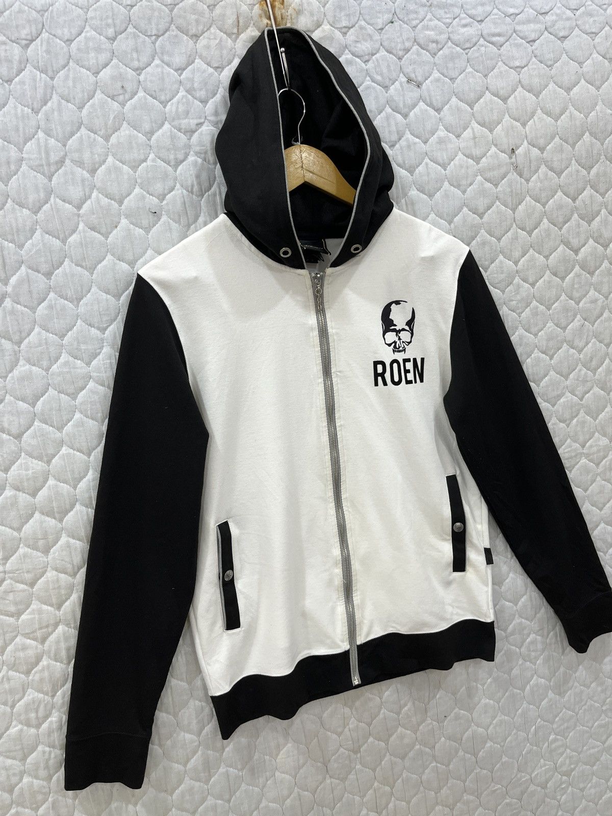 Roen (Ccc). ROEN SKULLS JAPAN HYPEBEAST HOODIE SWEATER Size US S / EU 44-46 / 1 - 5 Thumbnail