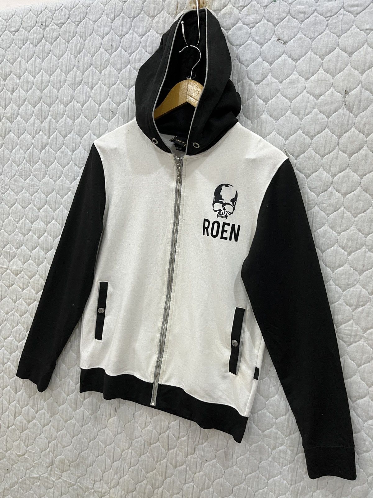 Roen (Ccc). ROEN SKULLS JAPAN HYPEBEAST HOODIE SWEATER Size US S / EU 44-46 / 1 - 3 Thumbnail
