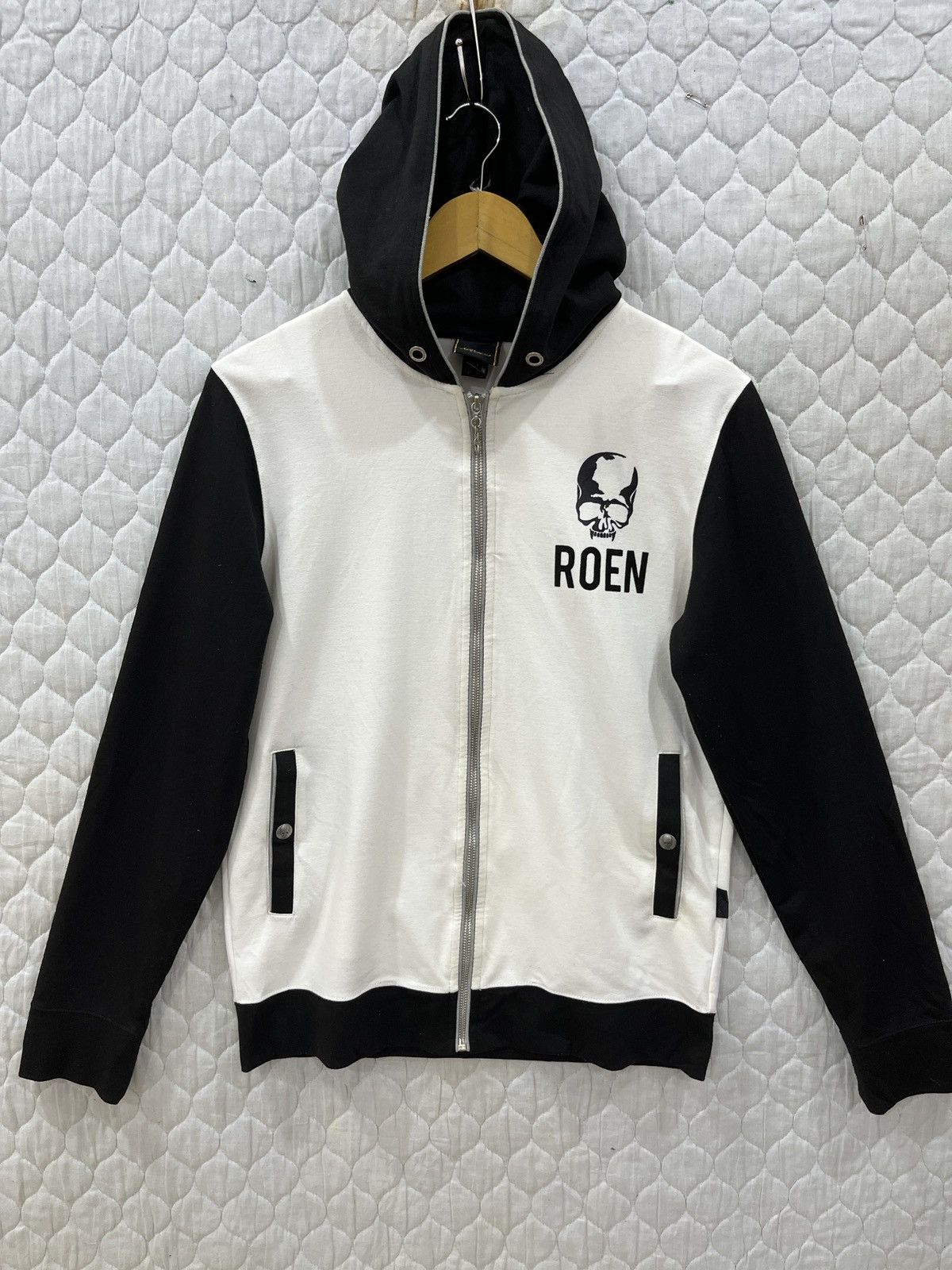 Roen (Ccc). ROEN SKULLS JAPAN HYPEBEAST HOODIE SWEATER Size US S / EU 44-46 / 1 - 1 Thumbnail