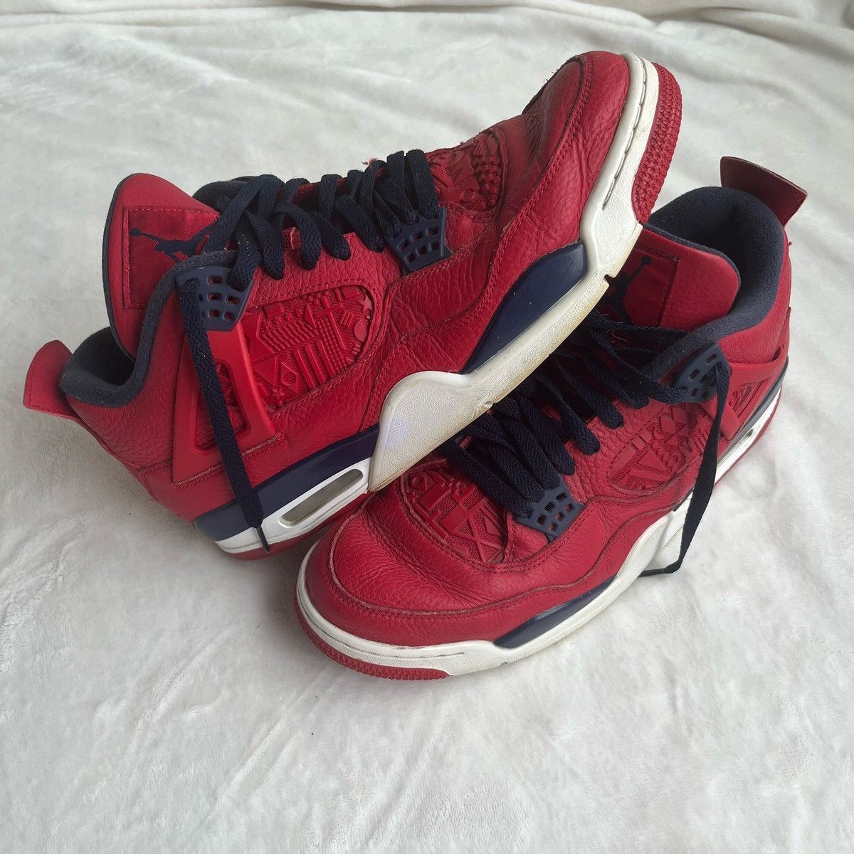 gym red jordan retro 4