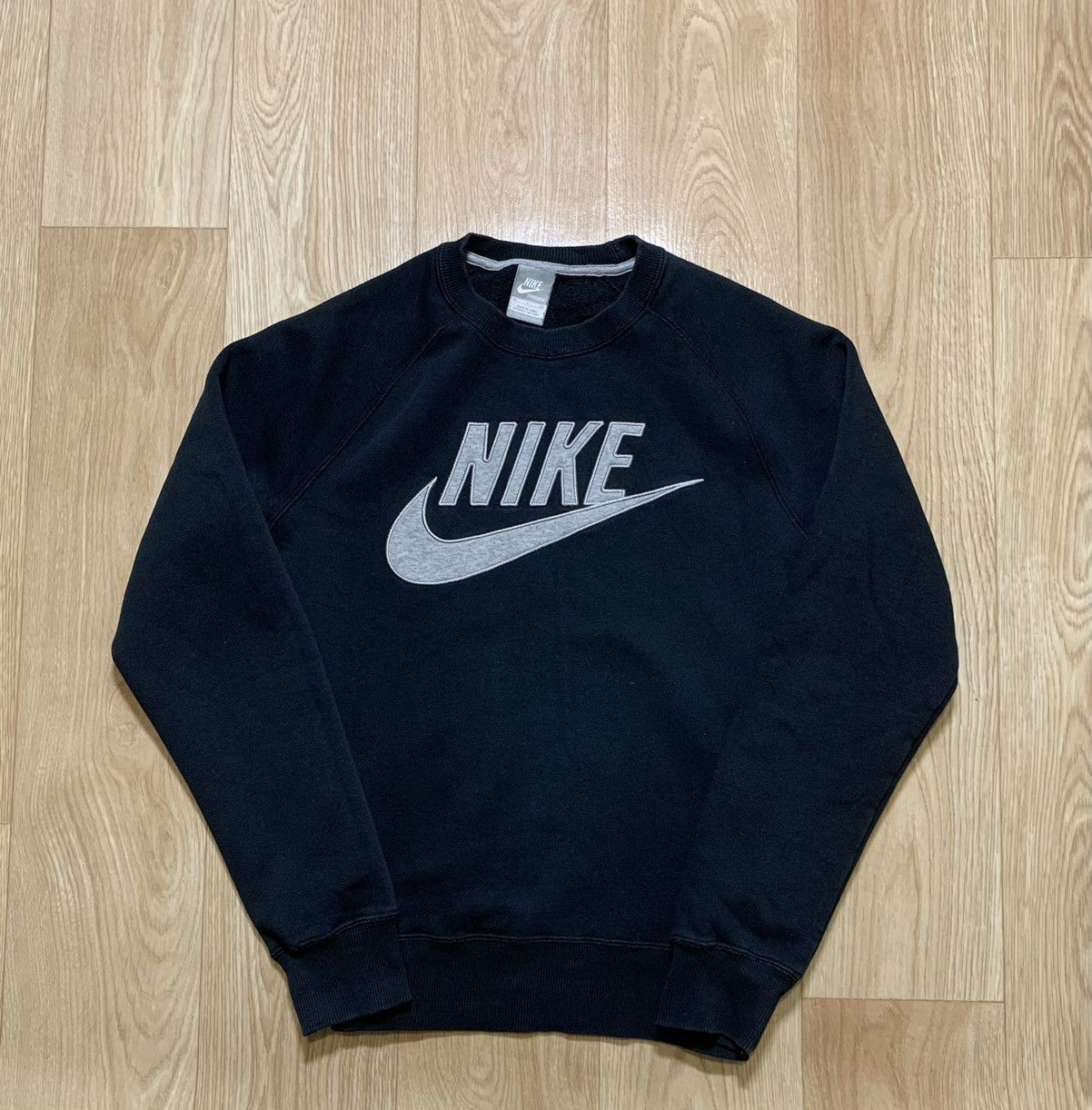 Nike Vintage Nike Big Logo Black Sweatshirt Size S Size US S / EU 44-46 / 1 - 1 Thumbnail