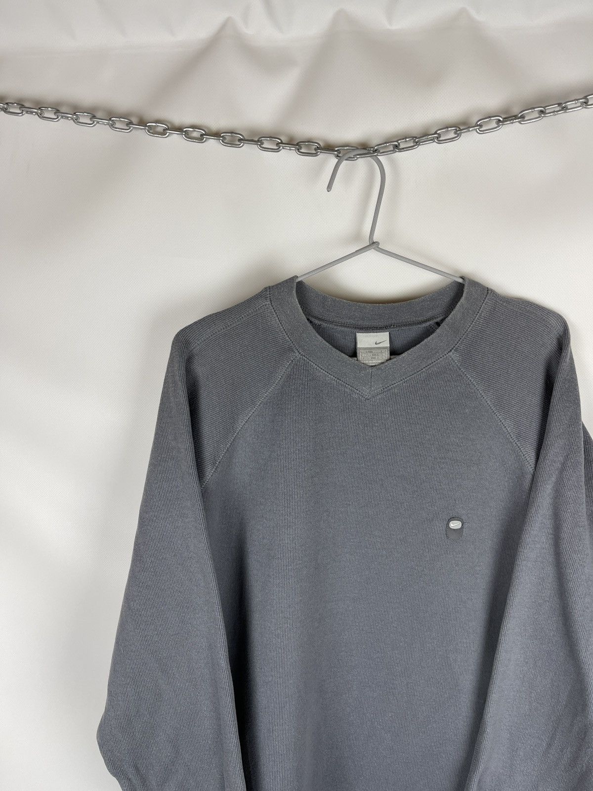 Nike × Vintage Nike vintage y2k grey small logo swoosh sweater sweatshirt Size US L / EU 52-54 / 3 - 3 Thumbnail