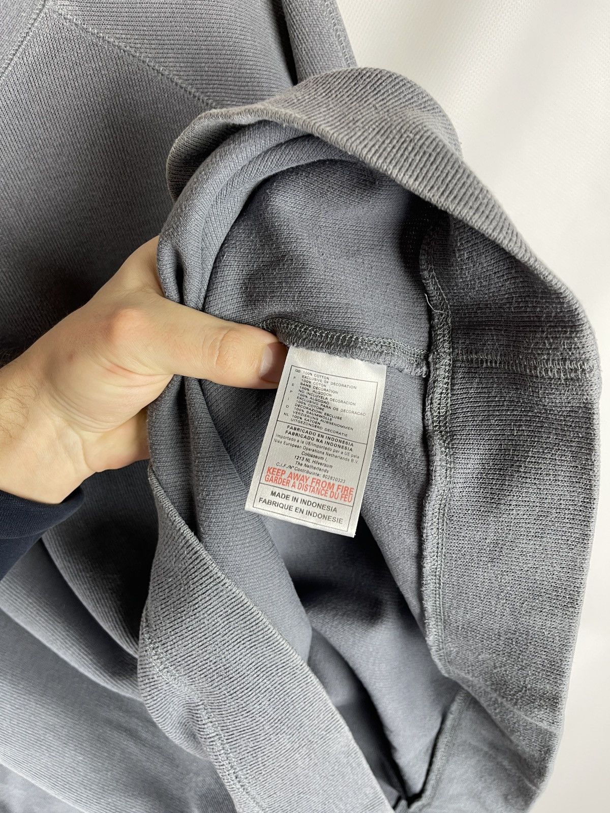 Nike × Vintage Nike vintage y2k grey small logo swoosh sweater sweatshirt Size US L / EU 52-54 / 3 - 10 Thumbnail