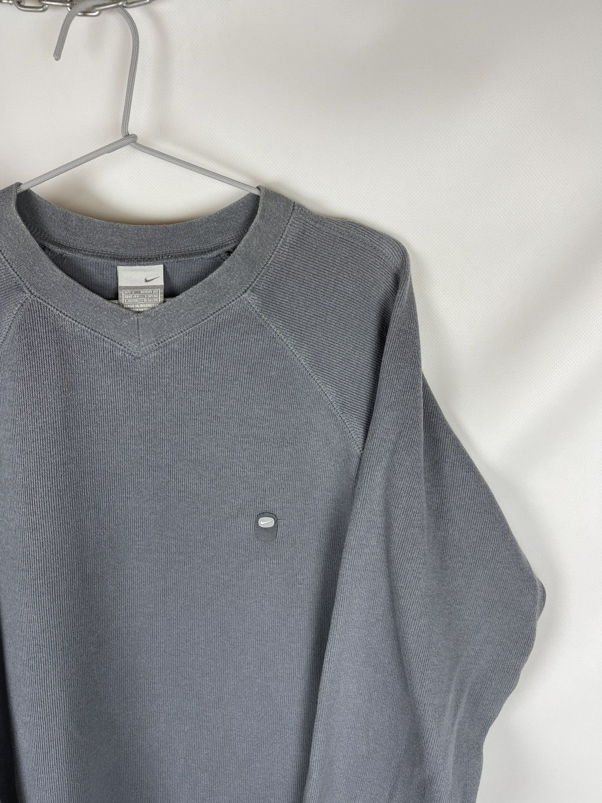 Nike × Vintage Nike vintage y2k grey small logo swoosh sweater sweatshirt Size US L / EU 52-54 / 3 - 4 Thumbnail