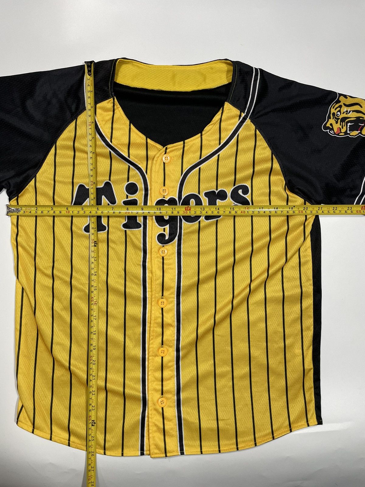 Japanese Brand × Vintage Vintage Mizuno The Hanshin Tigers Japan baseball sport champ Size US M / EU 48-50 / 2 - 4 Thumbnail