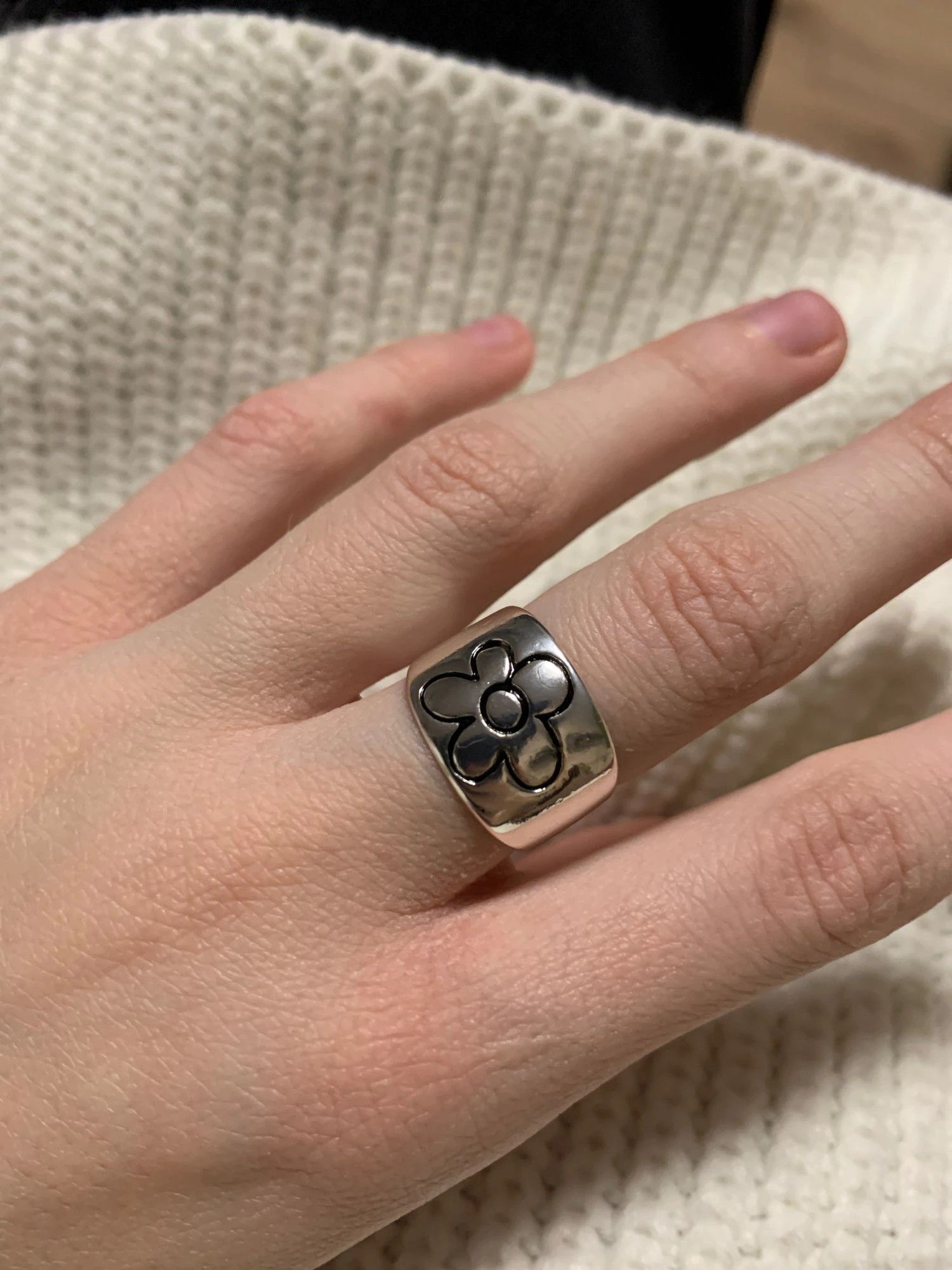 Jewelry Daisy Flower Ring Size ONE SIZE - 1 Thumbnail